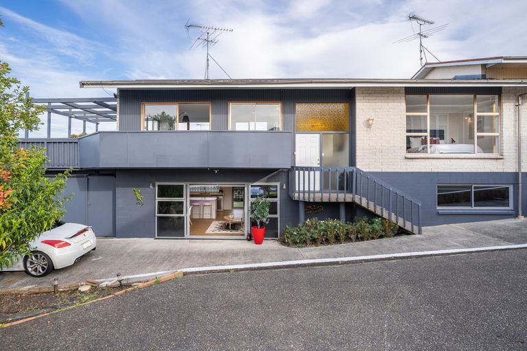 Photo of property in 2/101 Sylvan Avenue, Northcote, Auckland, 0627