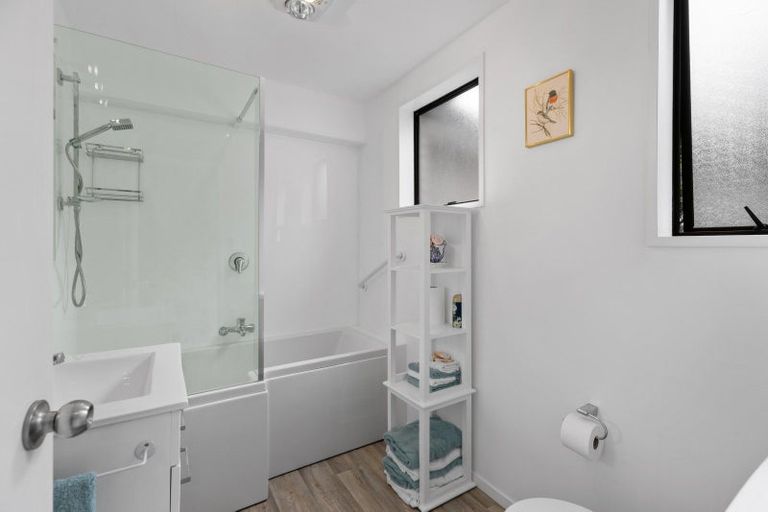 Photo of property in 28 Rubens Place, Burnside, Christchurch, 8053