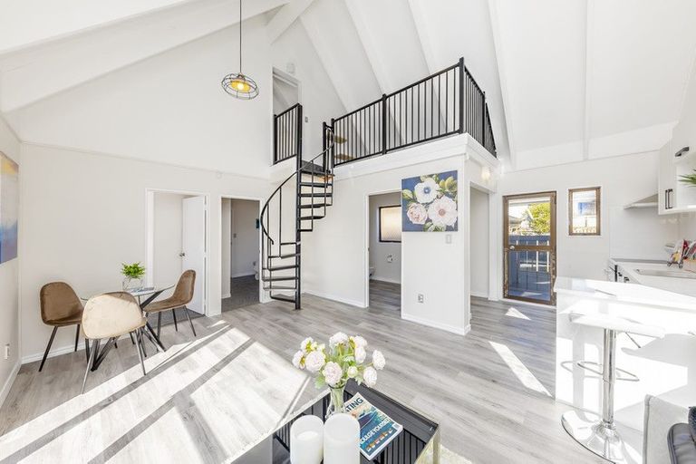 Photo of property in 2/72 Weymouth Road, Manurewa, Auckland, 2102