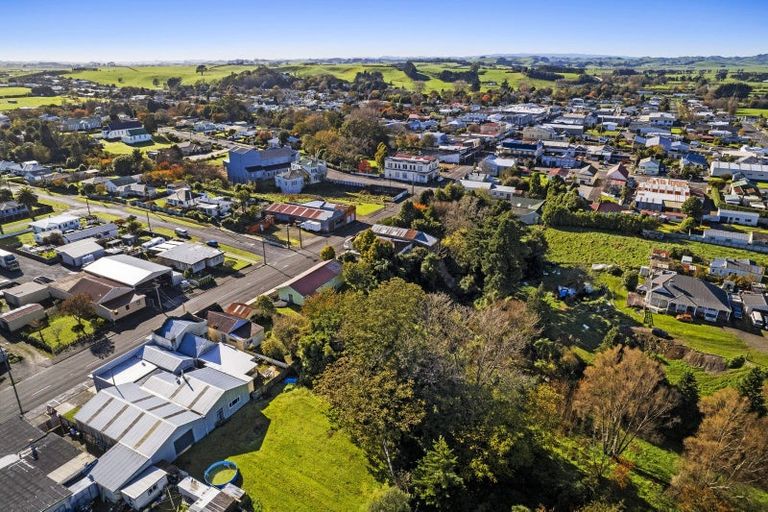 Photo of property in 129 Bridge Street, Eltham, 4322