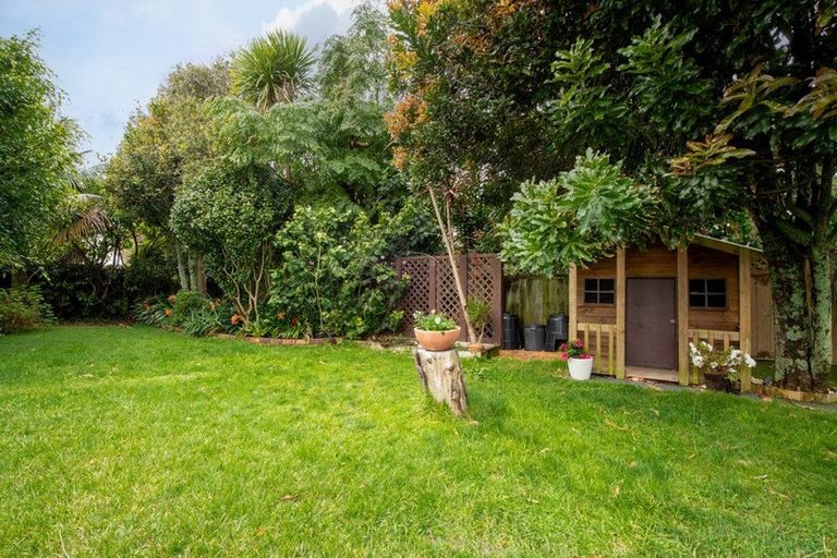 Photo of property in 10 Kowhai Road, Campbells Bay, Auckland, 0630