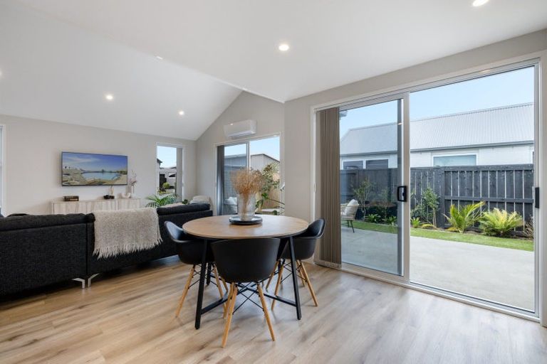 Photo of property in 2 Chain Place, Papamoa, 3118