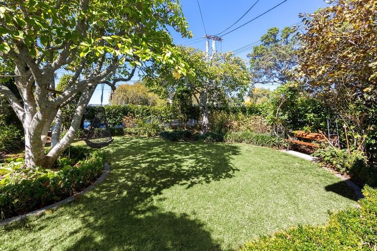 Photo of property in 1/36 Maritime Terrace, Birkenhead, Auckland, 0626