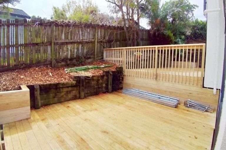 Photo of property in 2/6 Mira Place, Windsor Park, Auckland, 0632