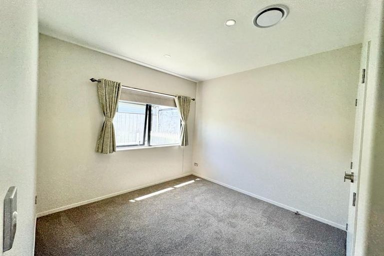 Photo of property in 53 Twin Parks Rise, Papakura, 2110