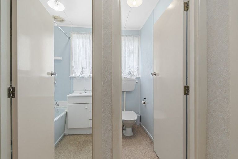 Photo of property in 8 Kelvin Place, Westown, New Plymouth, 4310