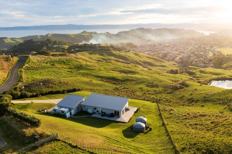 Photo of property in 225 Wheatstone Road, Wainui, Gisborne, 4073