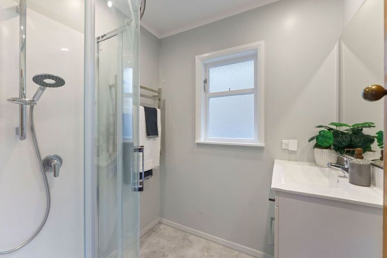 Photo of property in 27 Kotare Street, Waikanae, 5036