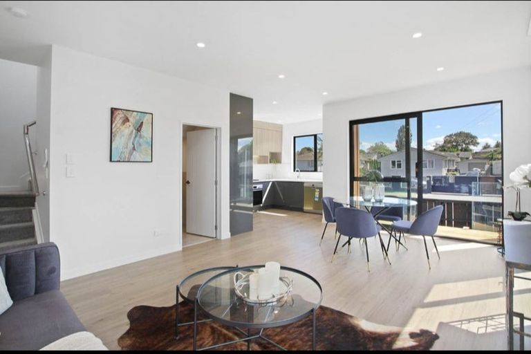 Photo of property in 1/15 Old Wairoa Road, Papakura, 2110