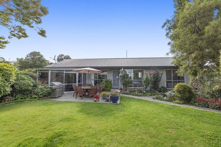 Photo of property in 6 Te One Place, Redwood, Christchurch, 8051