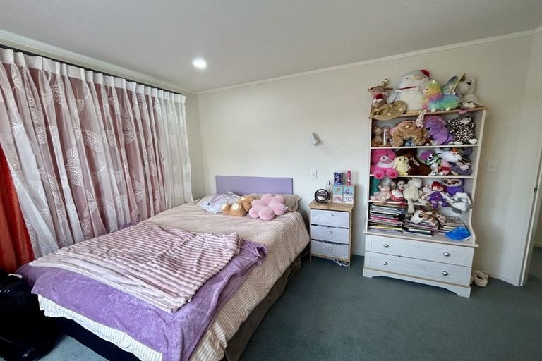 Photo of property in 26 Saunders Close, Whitby, Porirua, 5024