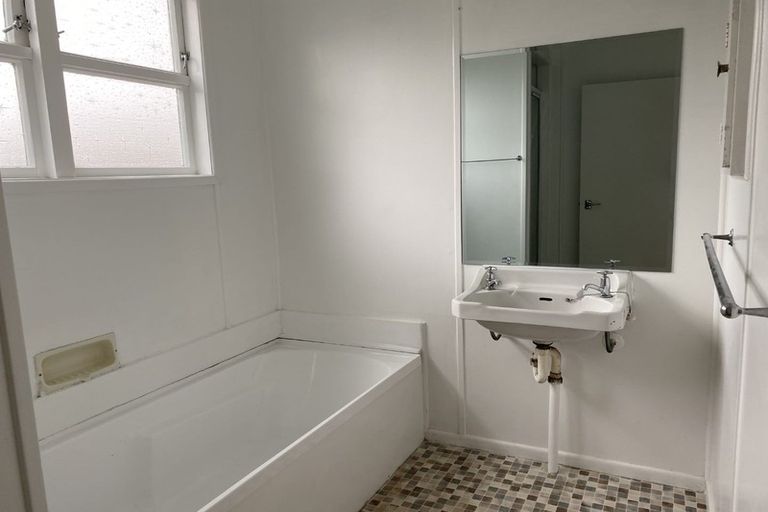 Photo of property in 130 Sievers Grove, Cannons Creek, Porirua, 5024