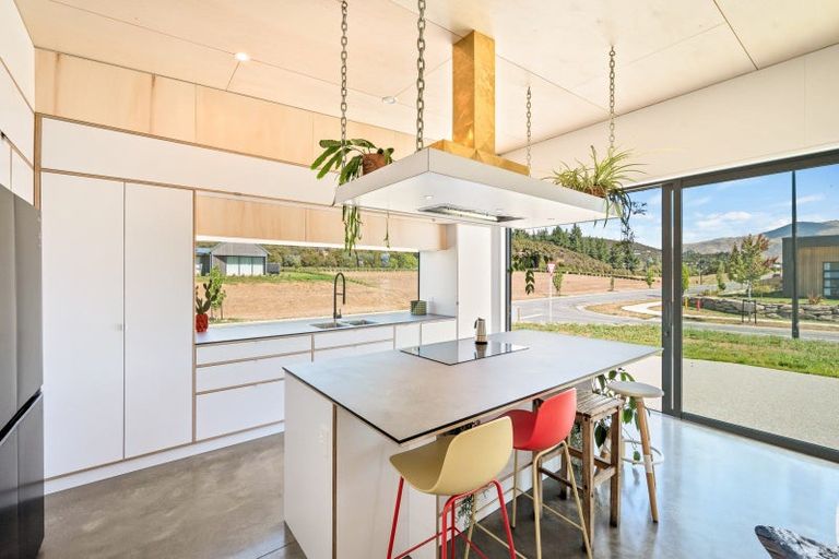 Photo of property in 6 Pounamu Avenue, Albert Town, Wanaka, 9305