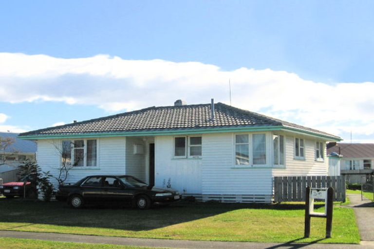 Photo of property in 11 Plowman Crescent, Onekawa, Napier, 4110