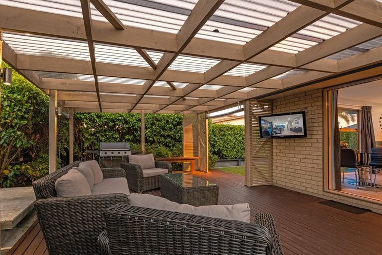 Photo of property in 6 Orlando Way, Kelvin Grove, Palmerston North, 4414