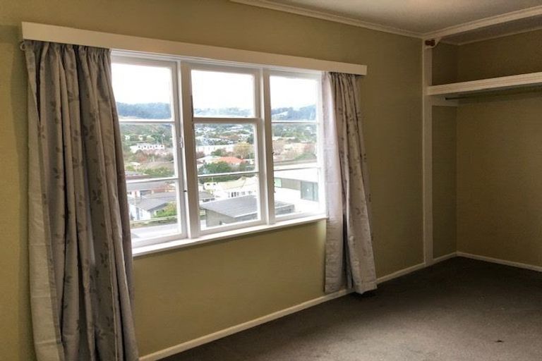 Photo of property in 357 Main Road, Tawa, Wellington, 5028