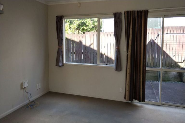 Photo of property in 14 Woodstock Road, Forrest Hill, Auckland, 0620