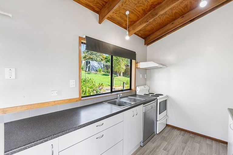 Photo of property in 12 Gilshennan Valley, Red Beach, 0932