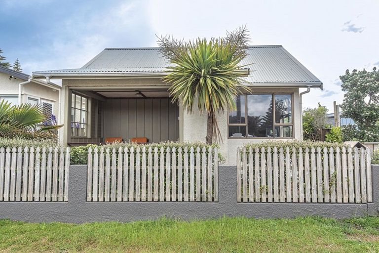 Photo of property in 10 Seafront Road, Castlecliff, Whanganui, 4501