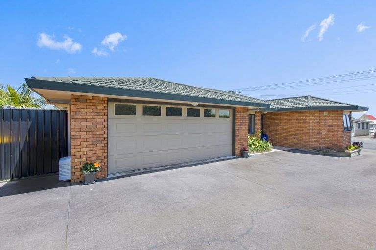 Photo of property in 1/18 Karamu Street, Te Atatu Peninsula, Auckland, 0610