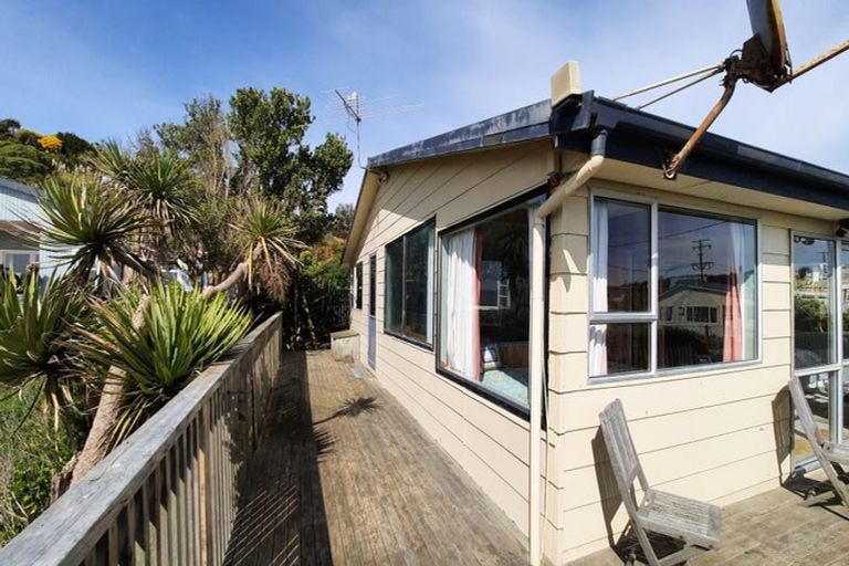 Photo of property in 3 Esplanade, Kaka Point, 9271