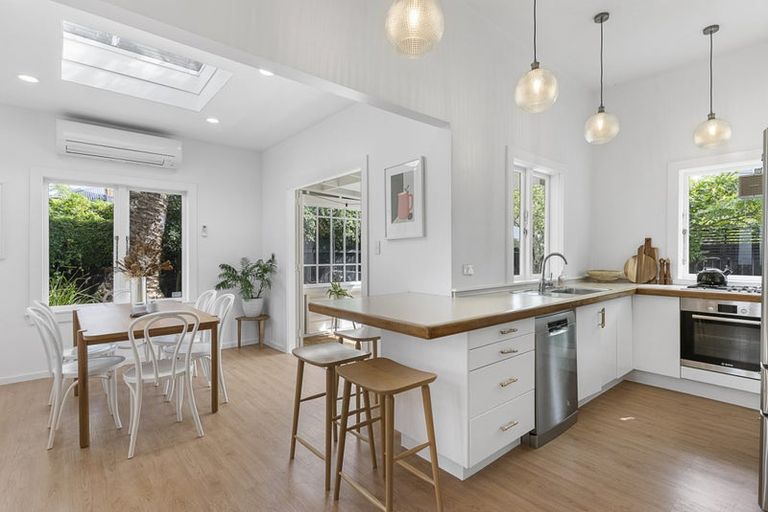 Photo of property in 29 Stafford Road, Northcote Point, Auckland, 0627