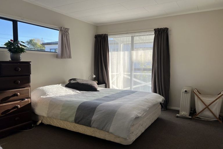 Photo of property in 40 Santiago Crescent, Unsworth Heights, Auckland, 0632