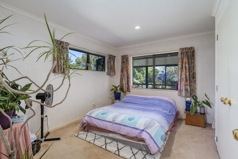 Photo of property in 34 Greenwood Place, Fitzherbert, Palmerston North, 4410