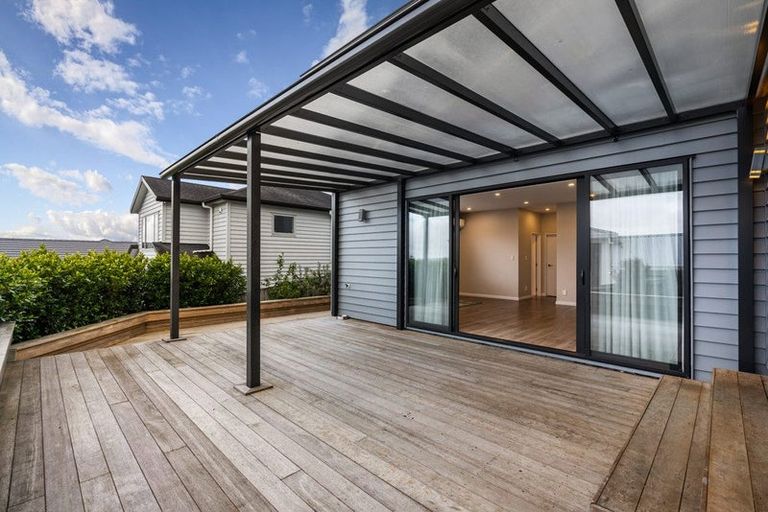 Photo of property in 11 Matisse Drive, West Harbour, Auckland, 0618