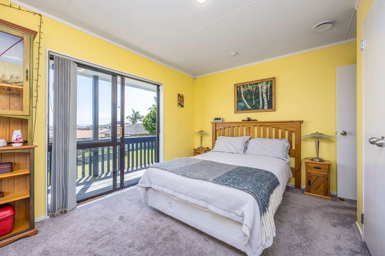 Photo of property in 32 Wai Iti Place, Clendon Park, Auckland, 2103