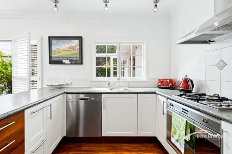 Photo of property in 232 Lake Road, Hauraki, Auckland, 0622