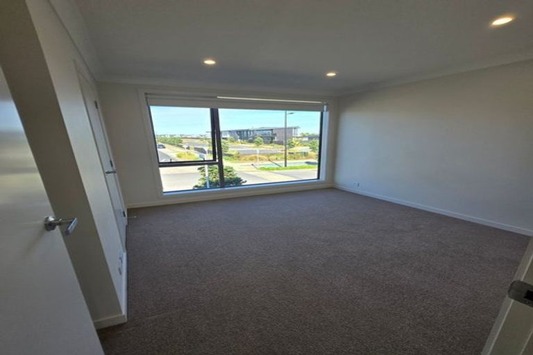 Photo of property in 8 Park Green Avenue, Rosehill, Papakura, 2113