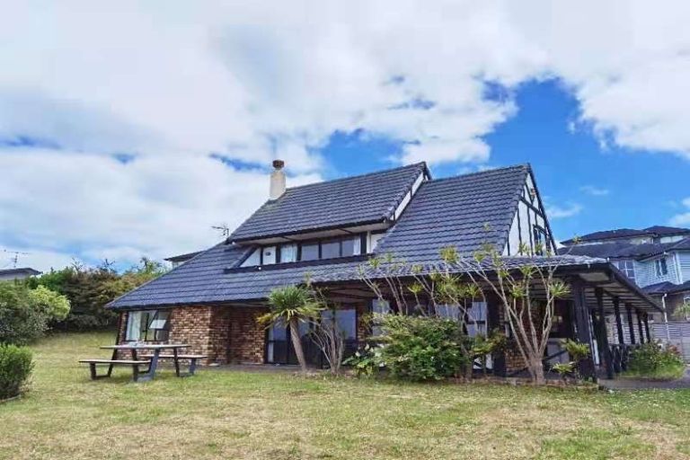 Photo of property in 11 Travis View Drive, Fairview Heights, Auckland, 0632