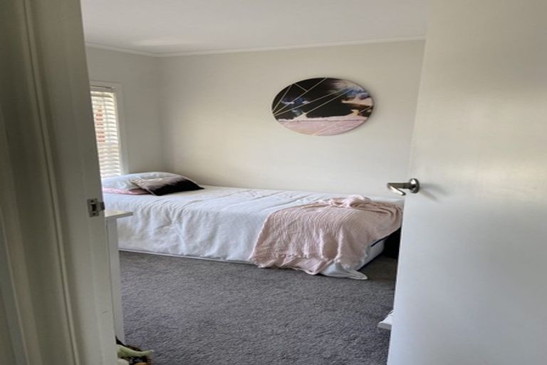 Photo of property in 1/43 Tramway Road, Beach Haven, Auckland, 0626