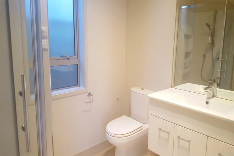 Photo of property in 13 Horizon View Road, Oteha, Auckland, 0632