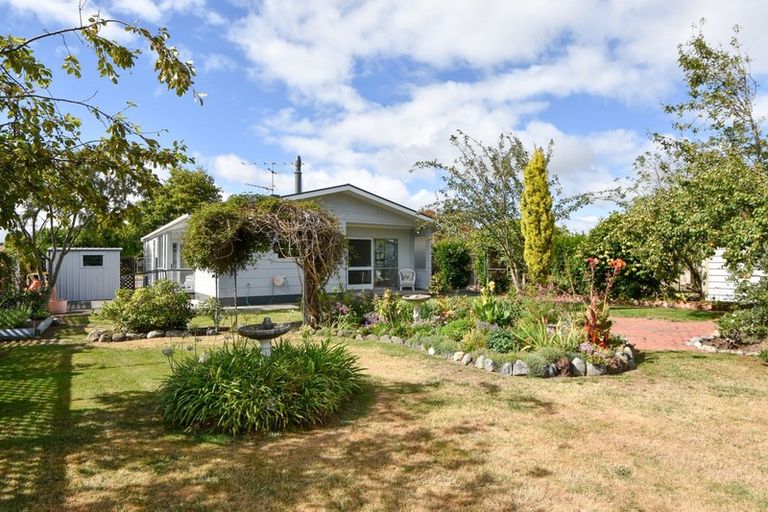 Photo of property in 3 Chisholm Place, Carterton, 5713