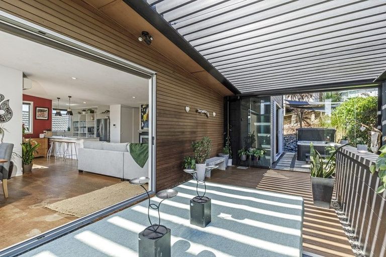 Photo of property in 1/86 Bay Street, Red Beach, 0932