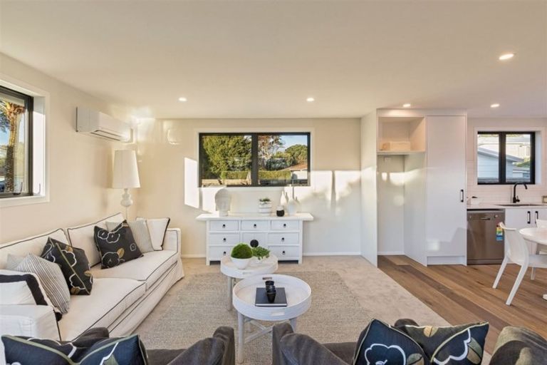 Photo of property in 52b Waipani Road, Te Atatu Peninsula, Auckland, 0610