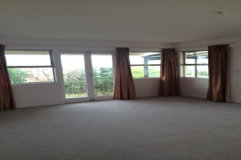 Photo of property in 6 Sampson Lane, Northcote, Auckland, 0627