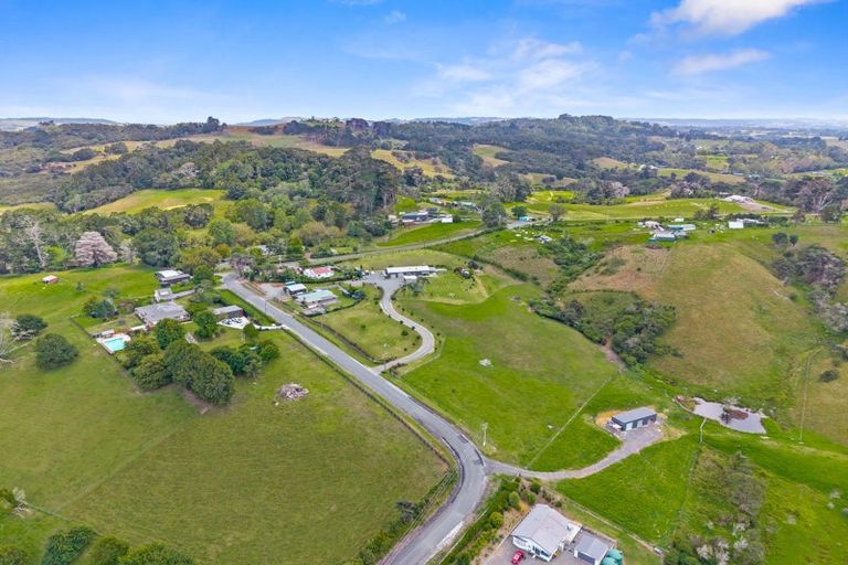 Photo of property in 136 Annett Road, Kumeu, 0891