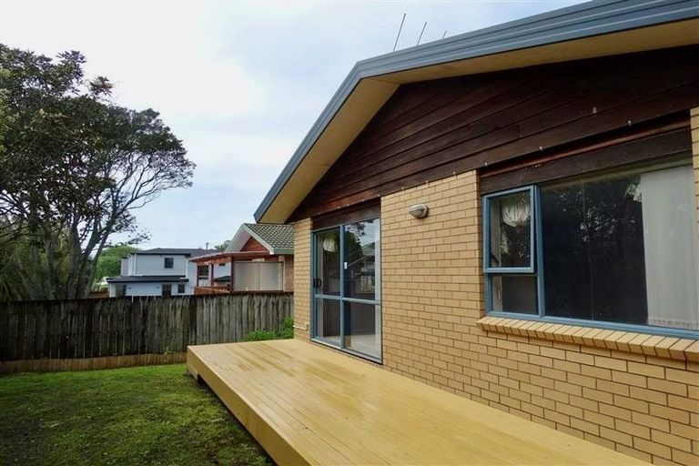 Photo of property in 3213 Great North Road, New Lynn, Auckland, 0600