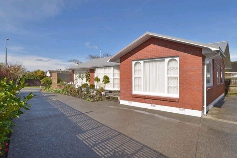 Photo of property in 51 Grahams Road, Ilam, Christchurch, 8041