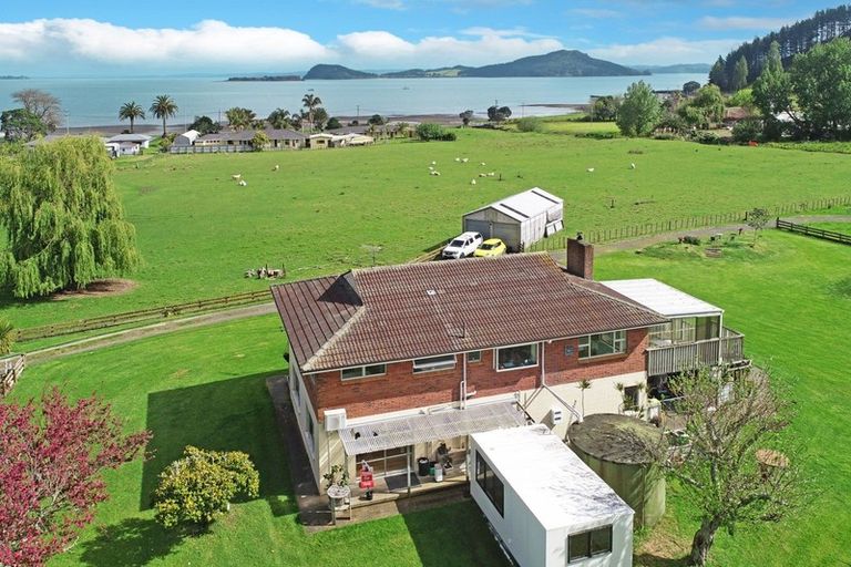 Photo of property in 32 Kawakawa Bay Coast Road, Kawakawa Bay, Papakura, 2585