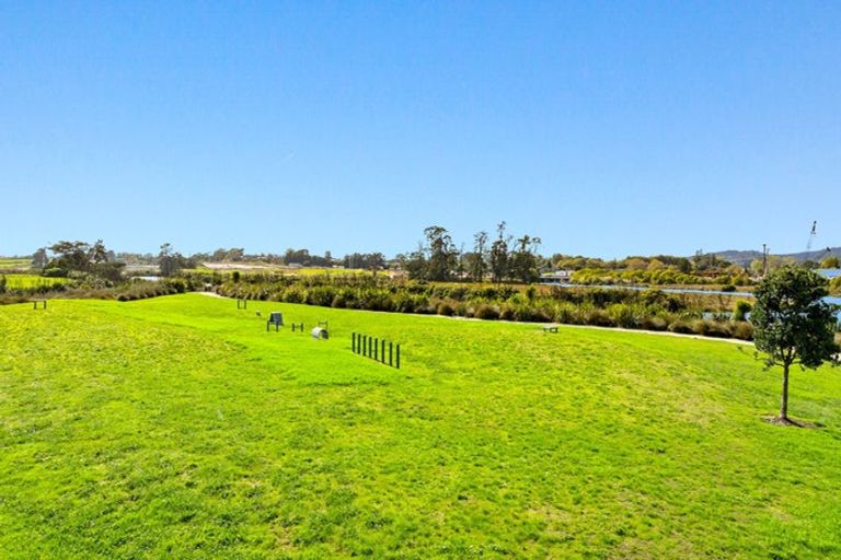 Photo of property in 24 Ahunga Road, Karaka, Papakura, 2113