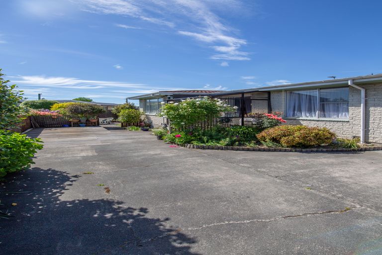 Photo of property in 2/264 Main North Road, Redwood, Christchurch, 8051