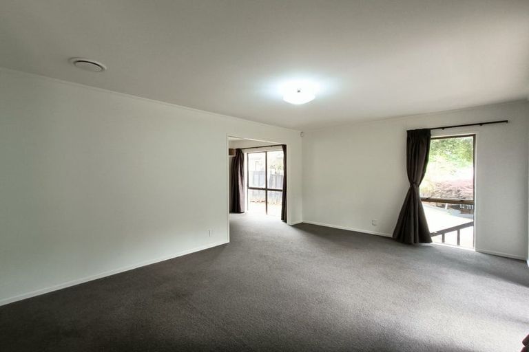 Photo of property in 14 Palmetto Place, Goodwood Heights, Auckland, 2105
