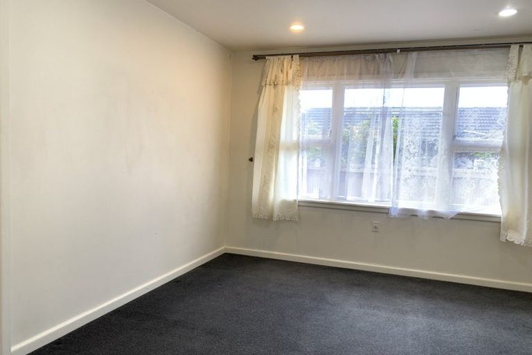 Photo of property in 207 Memorial Avenue, Burnside, Christchurch, 8053