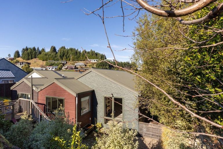 Photo of property in 8 Wye Place, Fernhill, Queenstown, 9300