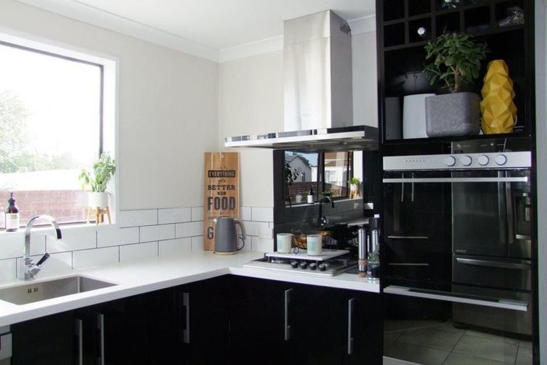 Photo of property in 30 Burns Street, Milton, 9220