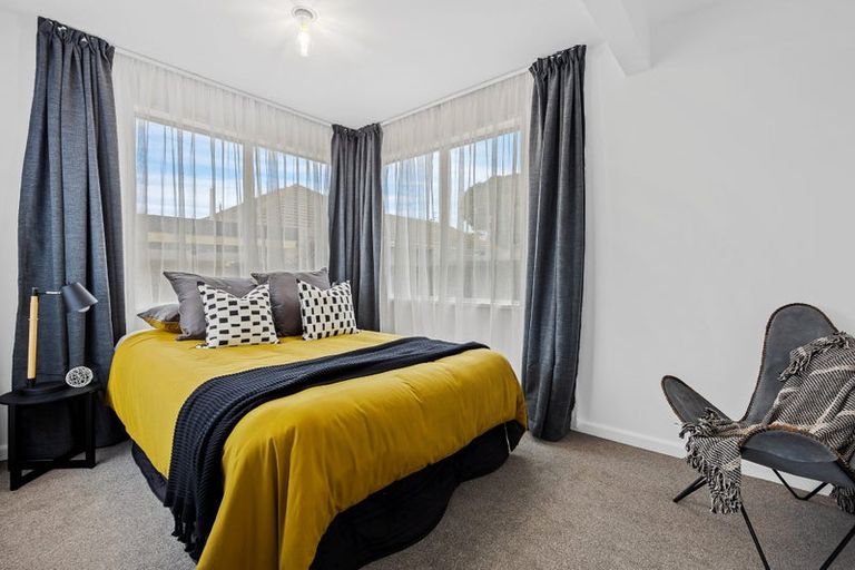 Photo of property in 2/17 Frensham Crescent, Woolston, Christchurch, 8062